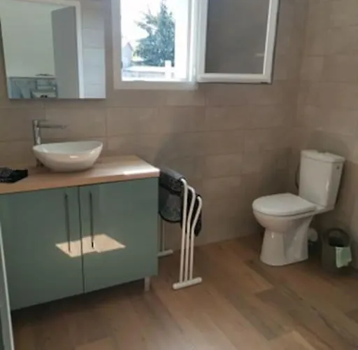 Maison Des Fleurs D'ajoncs بيت للعطل