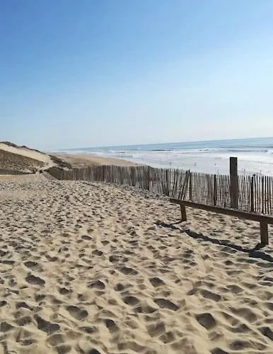 Maison Des Fleurs D'ajoncs بيت للعطل