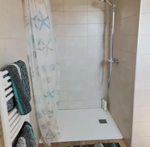 Maison Des Fleurs D'ajoncs بيت للعطل *