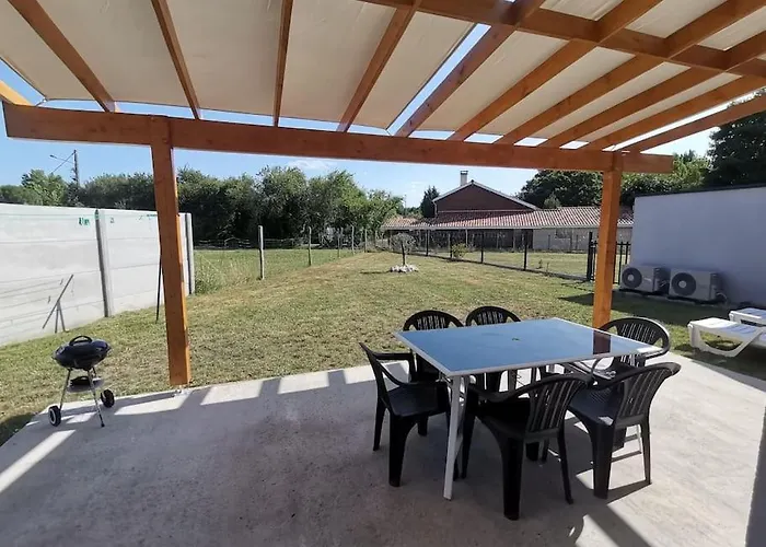 Maison Des Fleurs D'ajoncs بيت للعطل